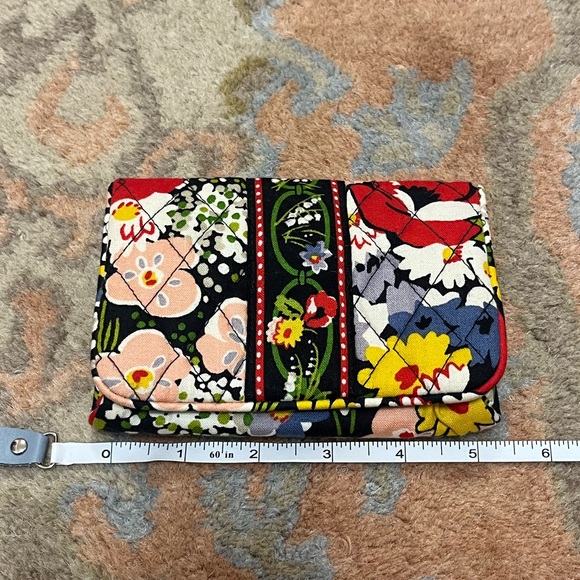 Vera Bradley Women's Wallet in Retired Pattern Poppy Fields ❤️🖤 - Picture 9 of 11